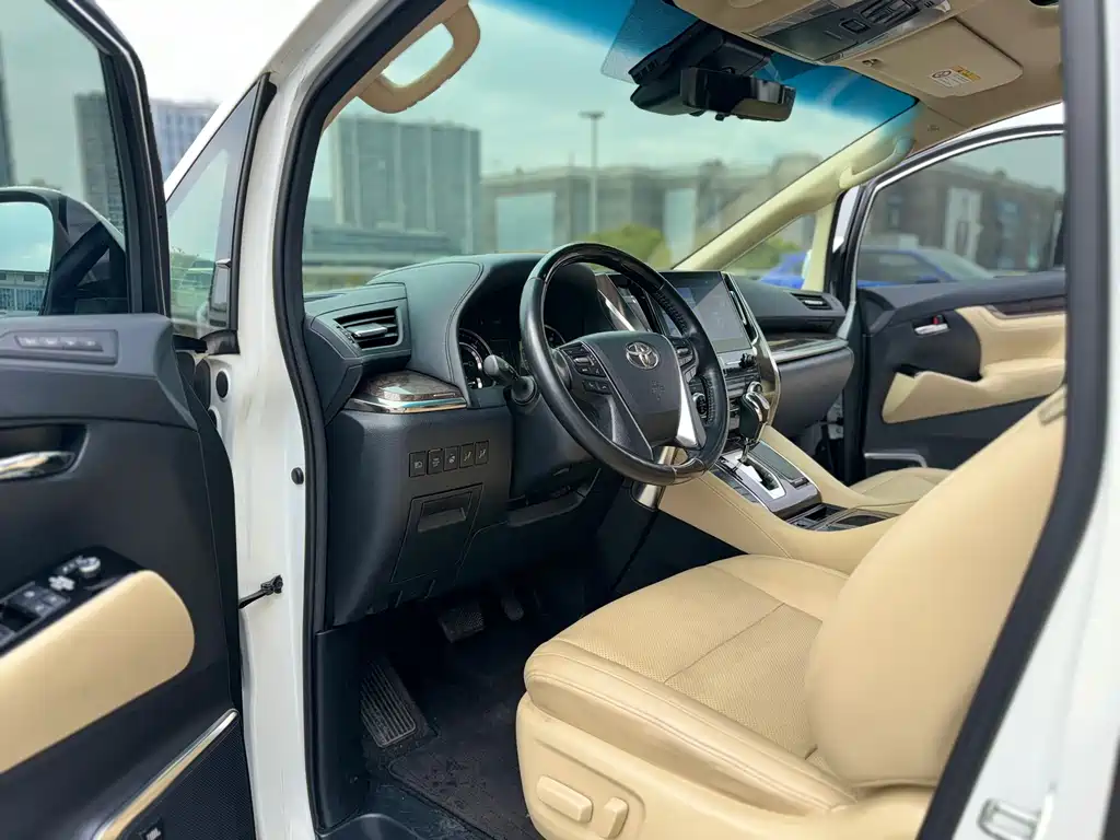 Toyota Vellfire 2022 — фото 9