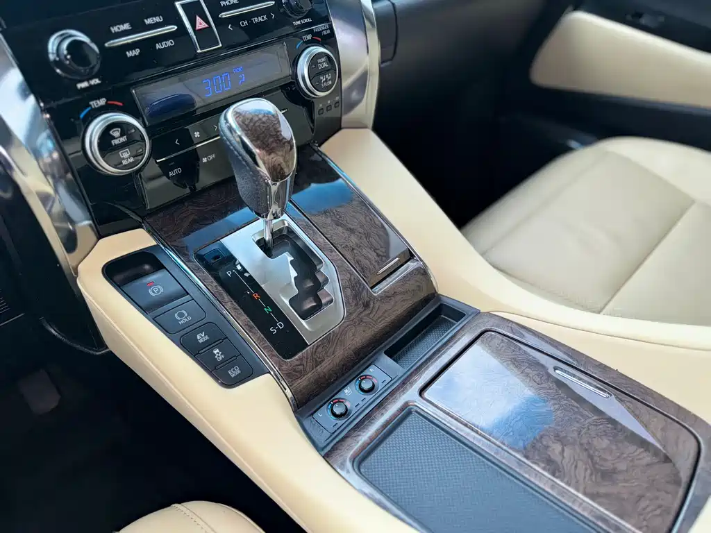 Toyota Vellfire 2022 — фото 14