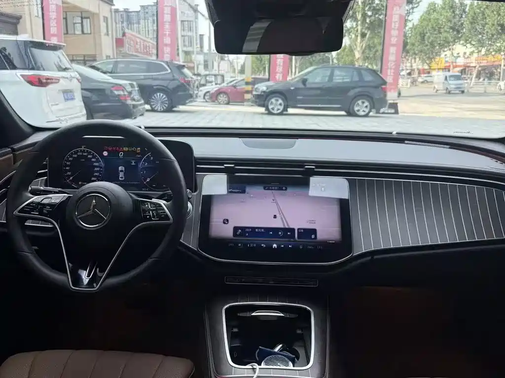 Mercedes-Benz E-Class 2025 — фото 10