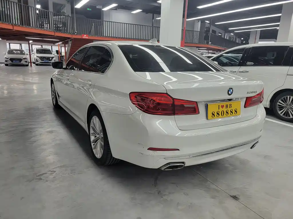 BMW 5 Series 2020 — фото 10