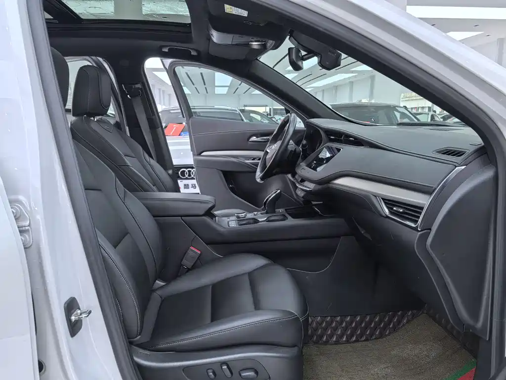 Cadillac XT4 2021 — фото 12