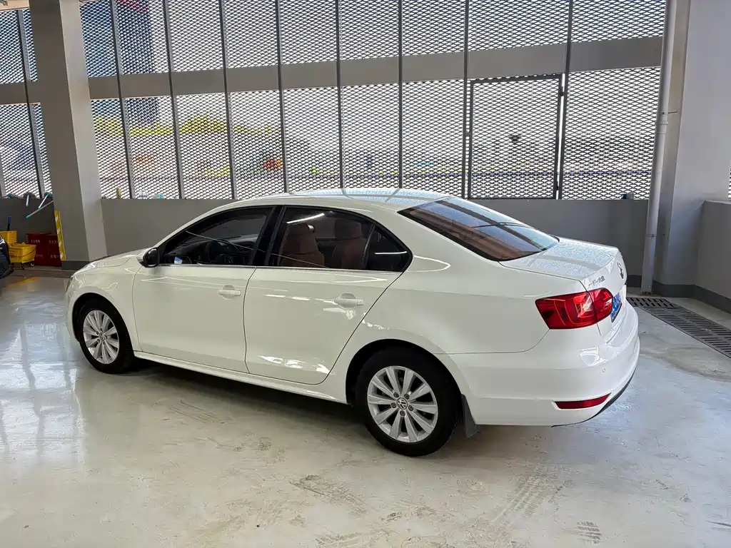 Volkswagen Sagitar 2014