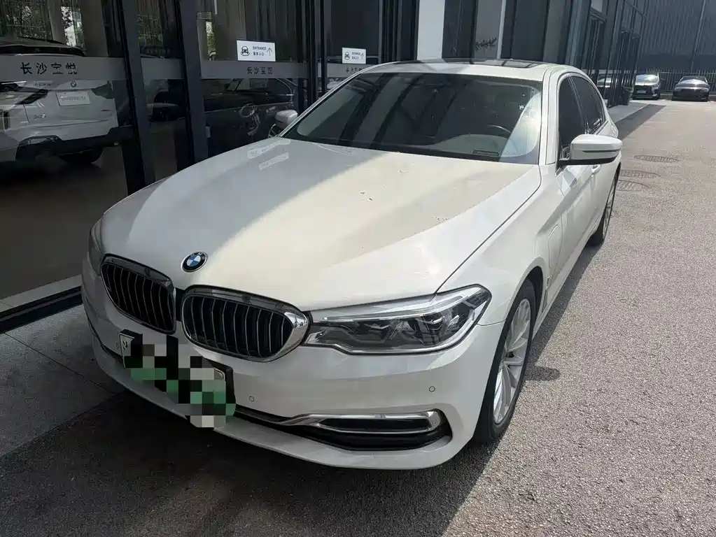 BMW 5 Series New Energy 2019 — фото 13