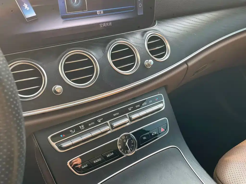 Mercedes-Benz E-Class 2018 — фото 13