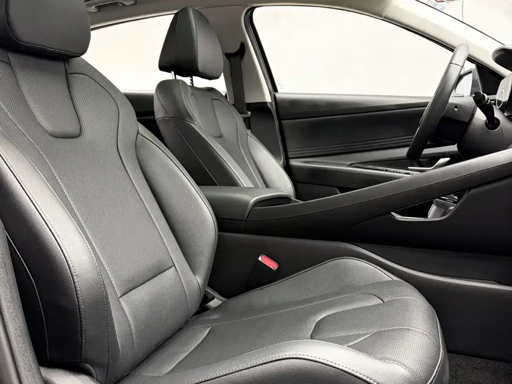 Hyundai Elantra 2023 — фото 11