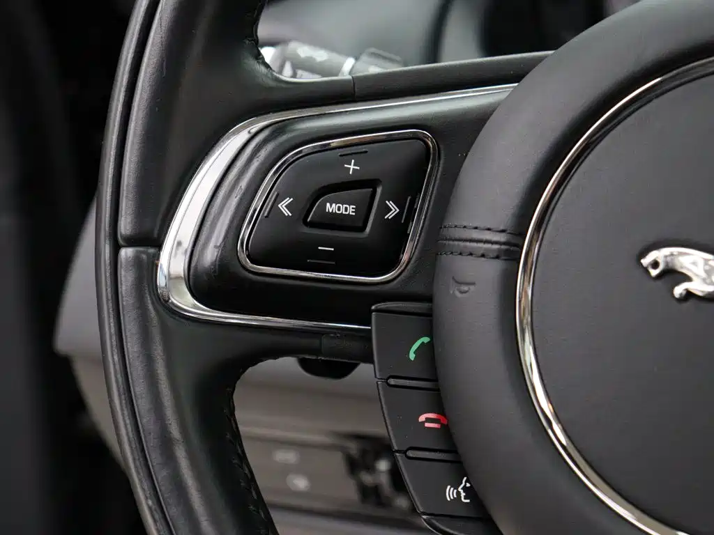 Jaguar XJ 2014 — фото 18