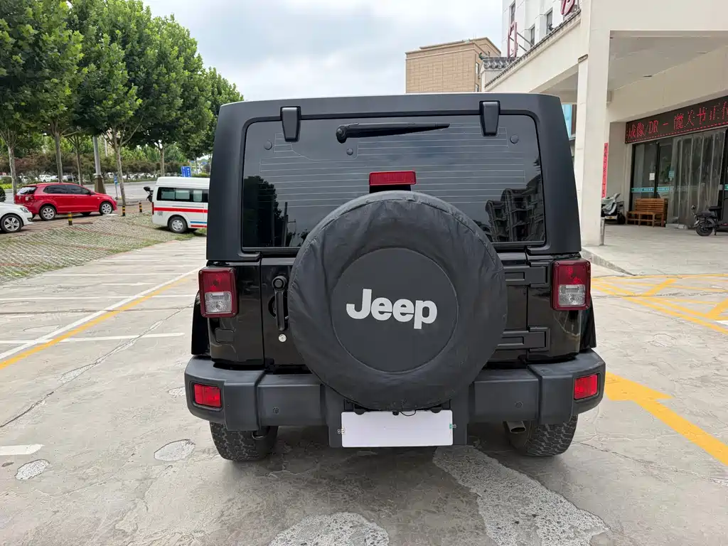 Jeep Wrangler 2017 — фото 8