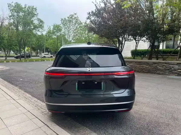 NIO ES8 2024