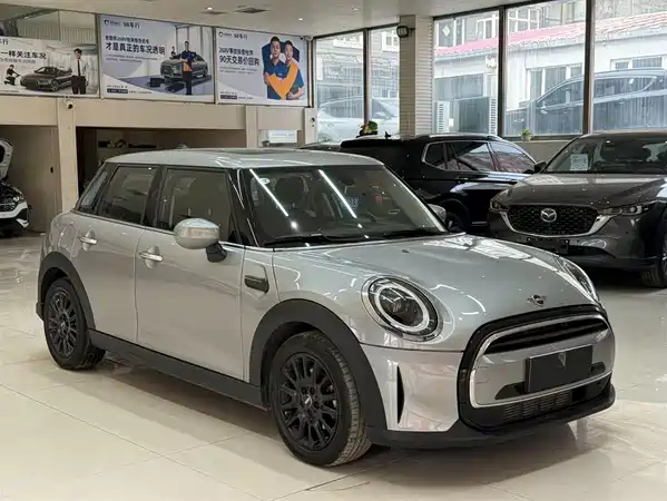 MINI MINI 2023