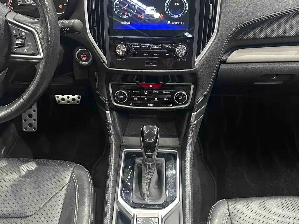Subaru Forester 2022 — фото 12