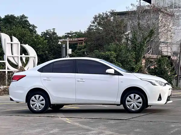 Toyota Yaris L 2020
