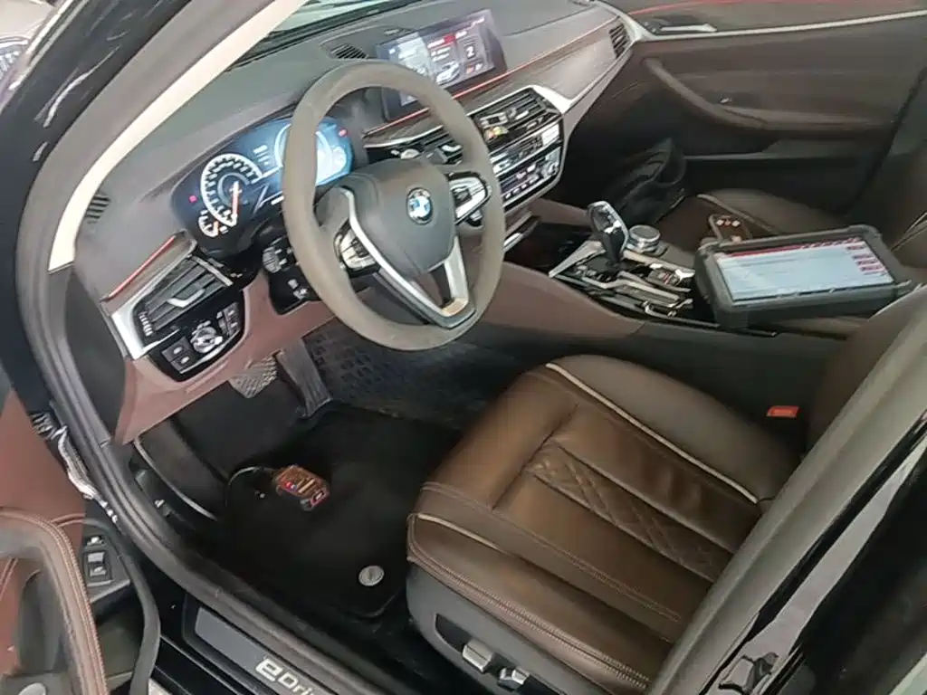 BMW 5 Series New Energy 2019 — фото 15