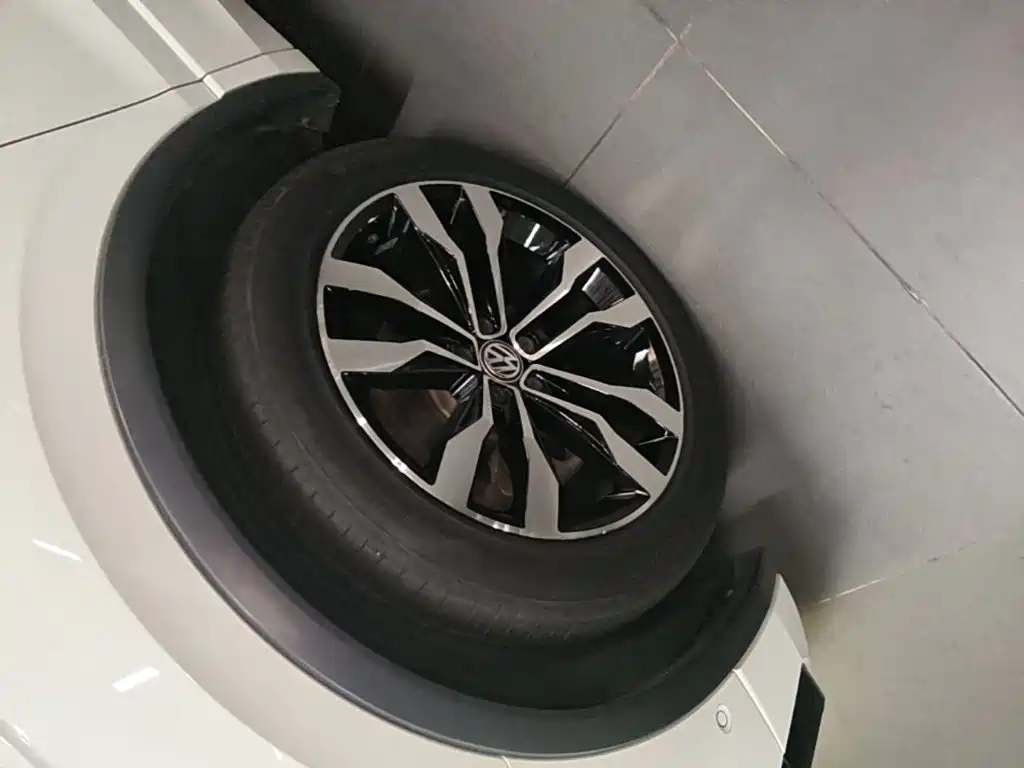 Volkswagen Tiguan L 2020 — фото 23
