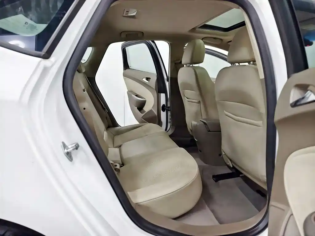 Buick Excelle 2014 — фото 16