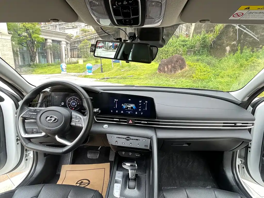 Hyundai Elantra 2023
