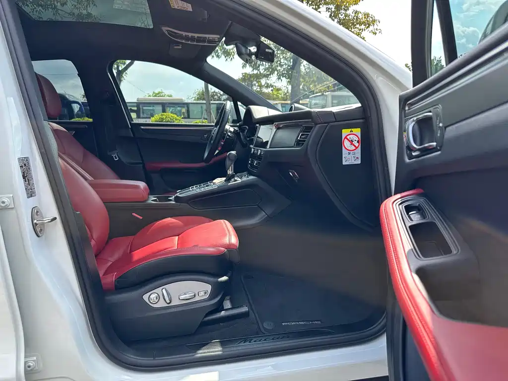 Porsche Macan 2020 — фото 10