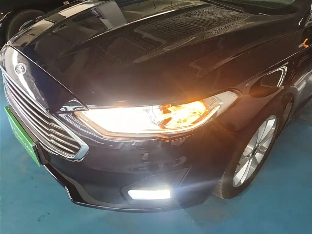 Ford Mondeo 2019 — фото 24