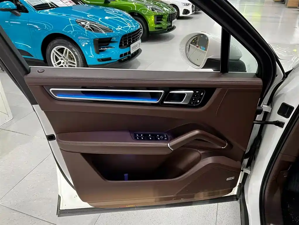 Porsche Cayenne 2022 — фото 14