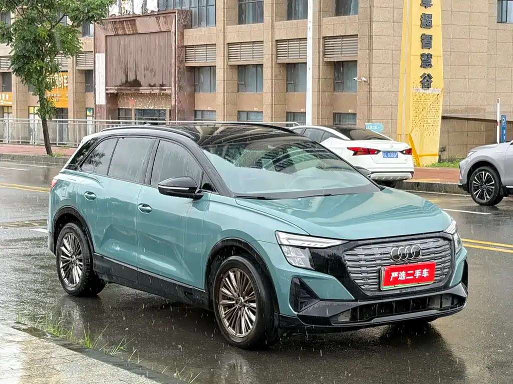 Audi Q5 e-tron 2024 — фото 2
