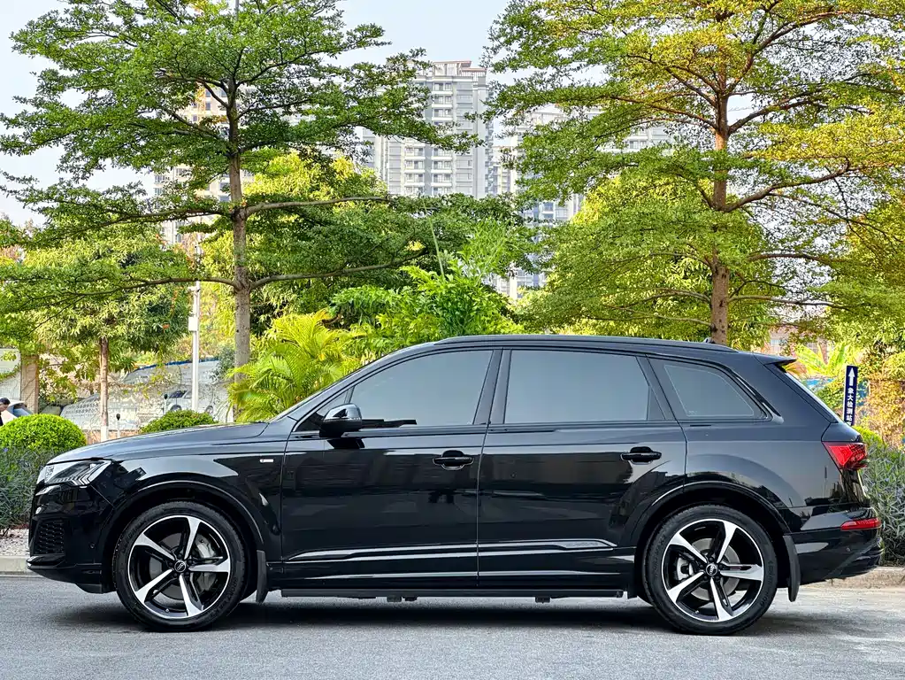 Audi Q7 2023 — фото 4