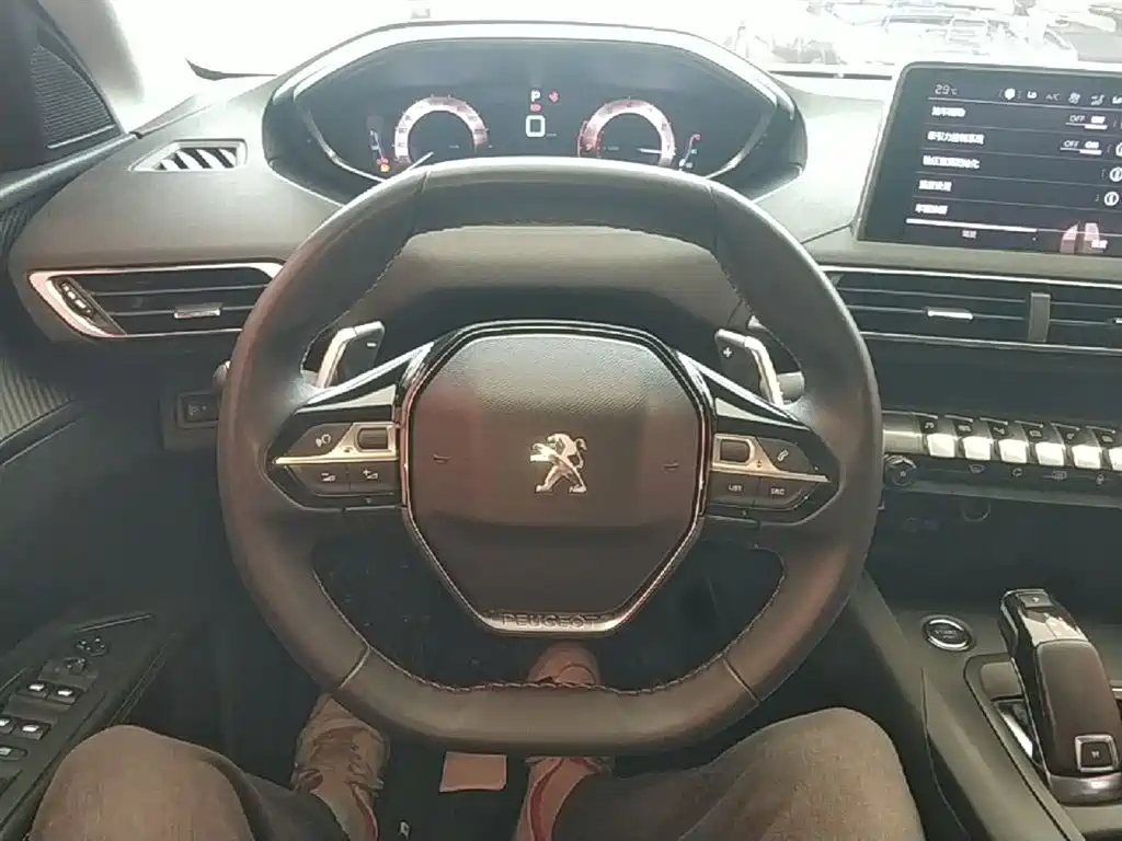 Peugeot 5008 2017 — фото 11