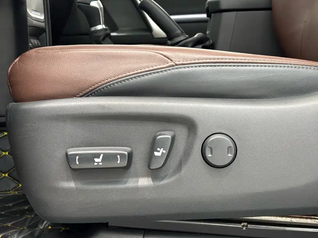 Toyota Prado 2019 — фото 7