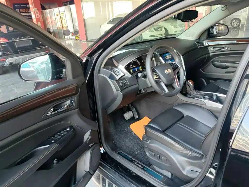 Cadillac SRX 2015 — фото 16
