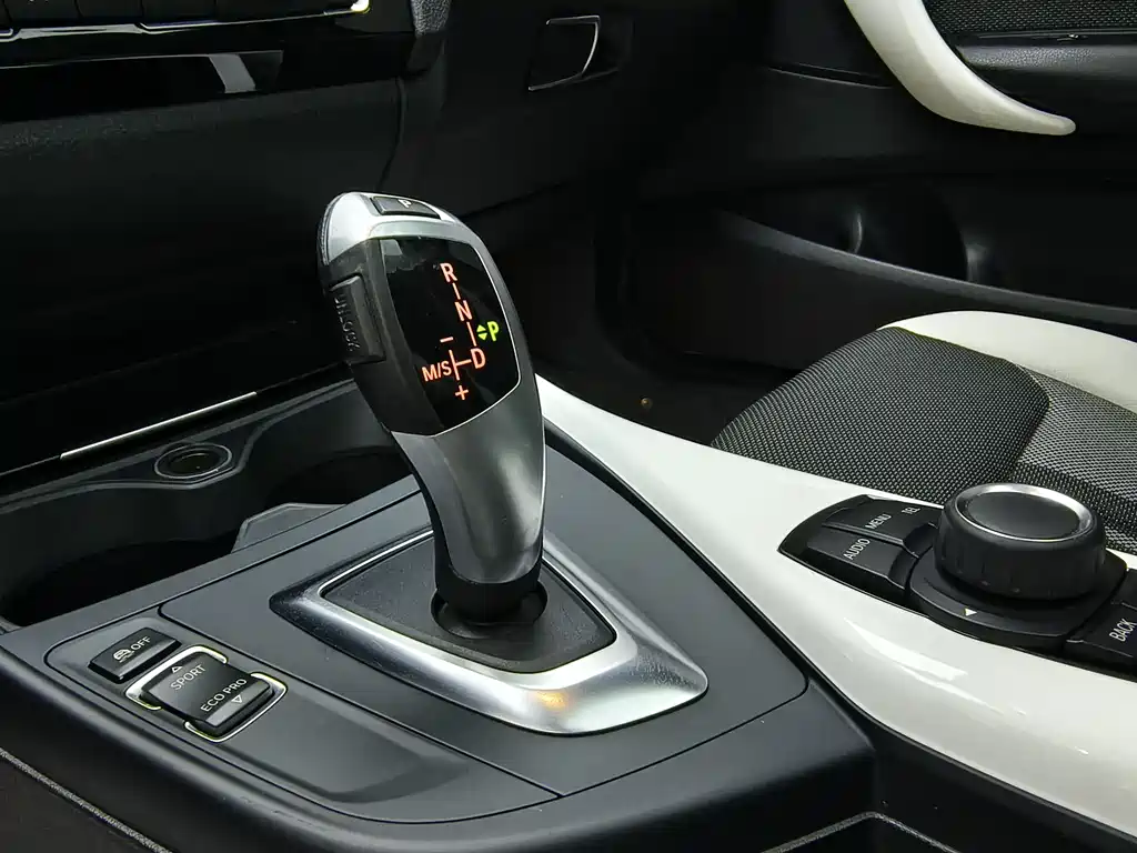 BMW 1 Series 2016 — фото 15
