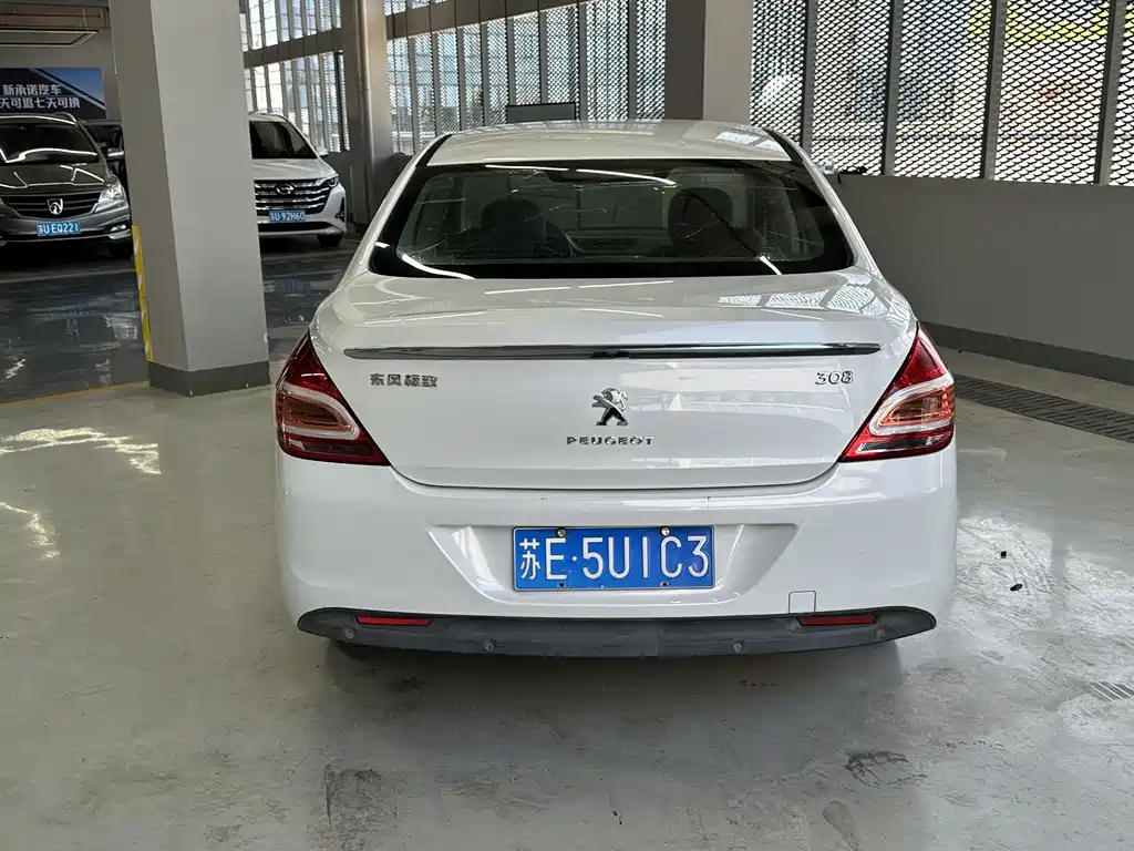 Peugeot 308 2015 — фото 4
