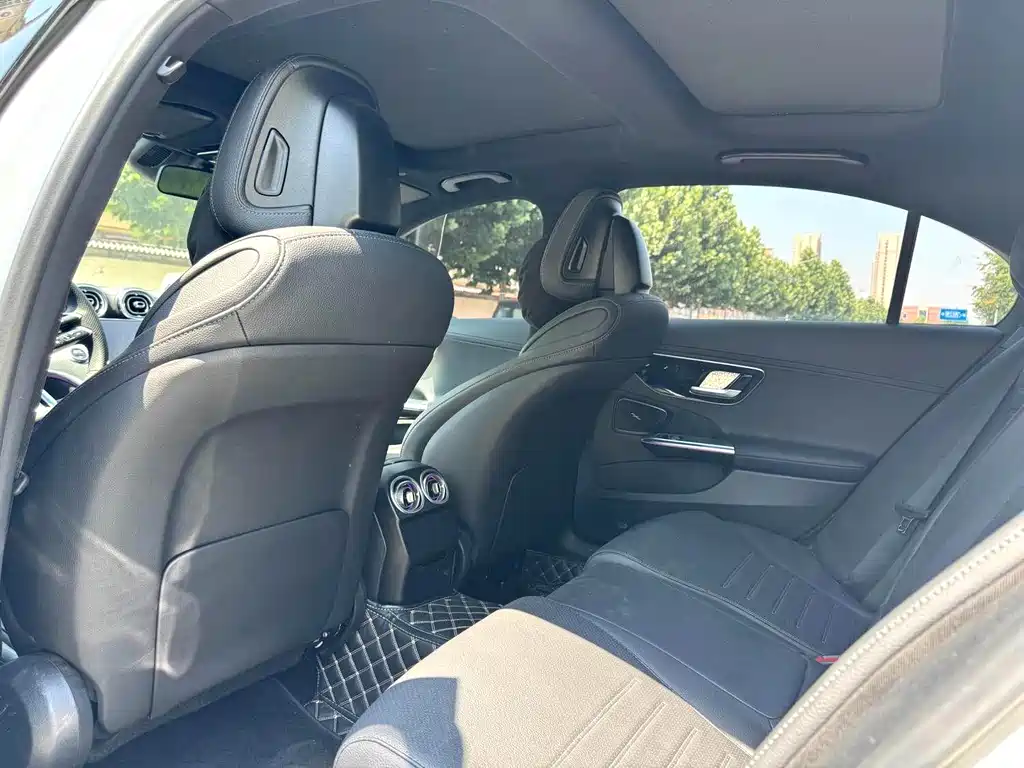 Mercedes-Benz C-Class 2024