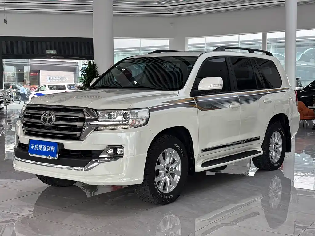 Toyota Land Cruiser 2018 — фото 1
