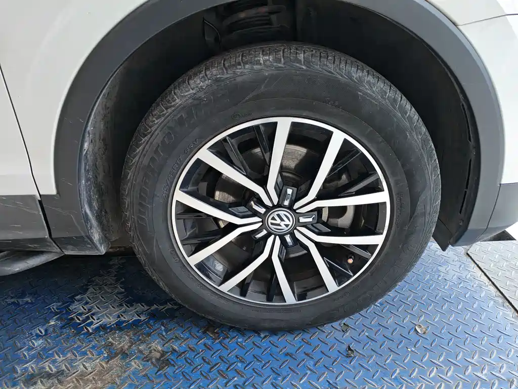 Volkswagen Tiguan L 2018 — фото 11