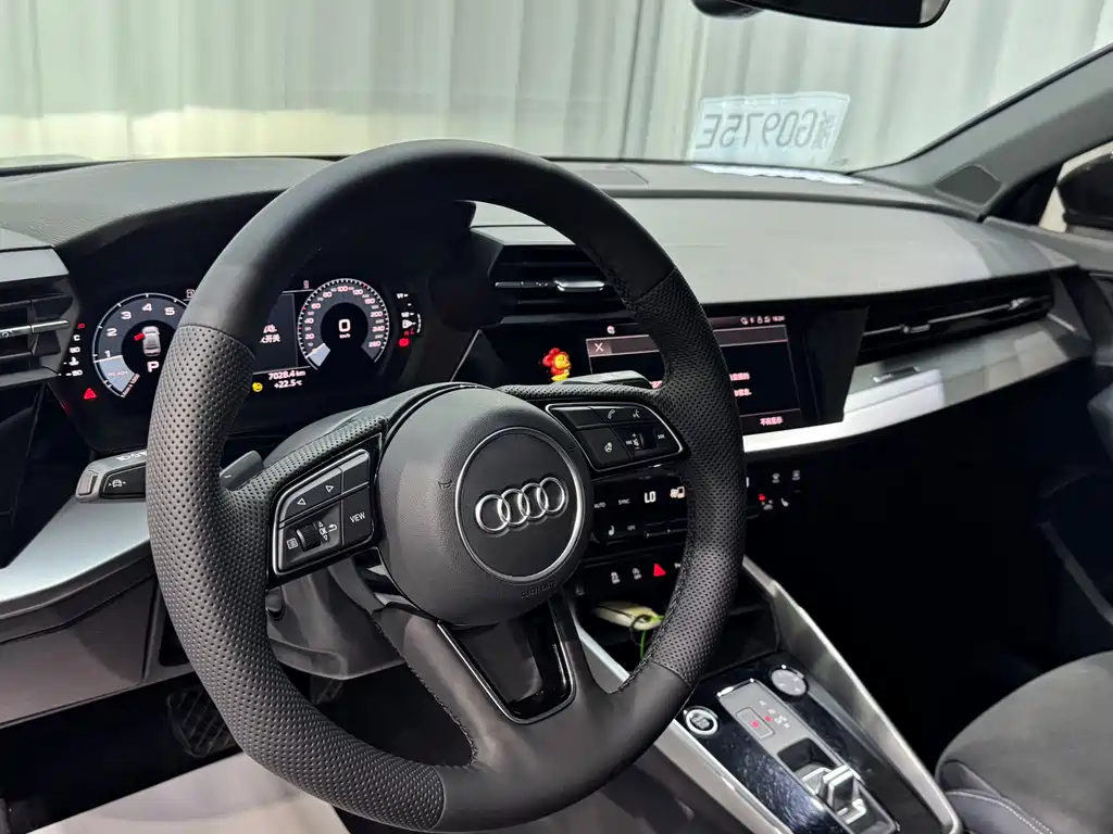Audi A3 2023 — фото 13