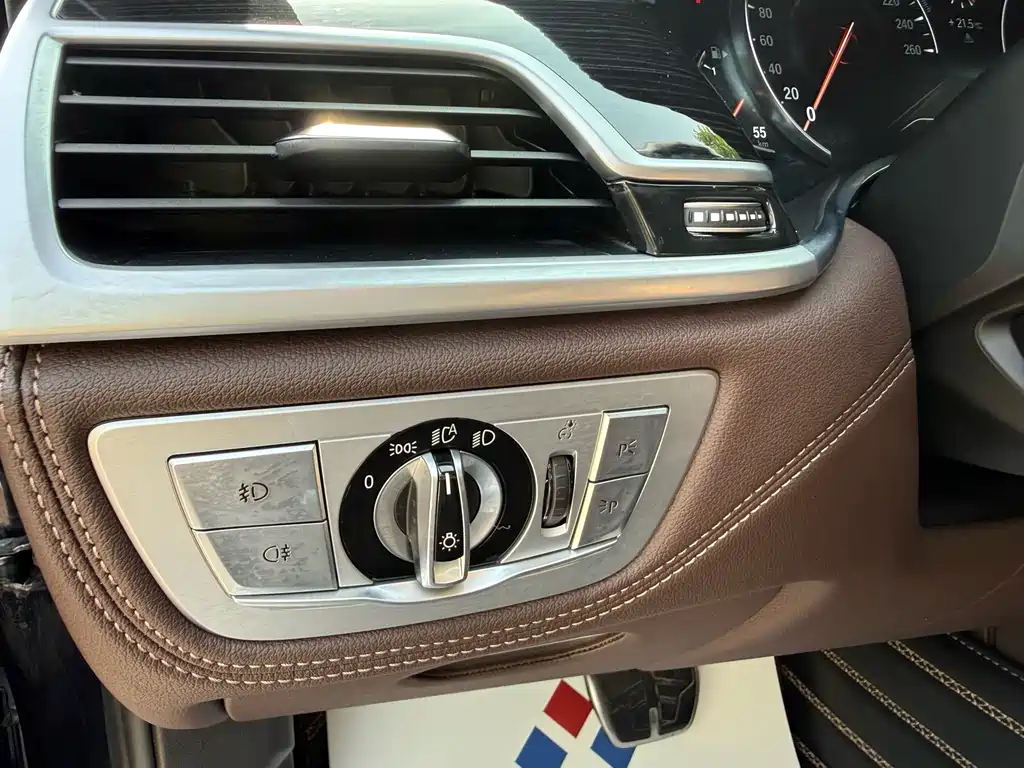 BMW 7 Series 2018 — фото 15