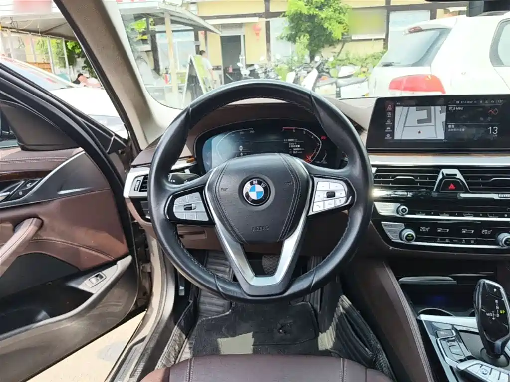BMW 5 Series 2020 — фото 11