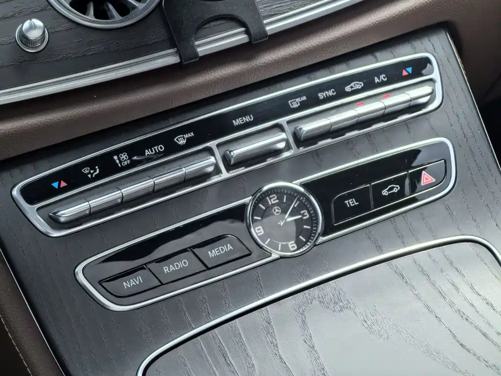 Mercedes-Benz E-Class 2020 — фото 22