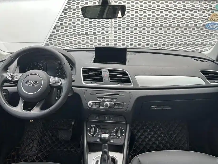 Audi Q3 2018 — фото 9