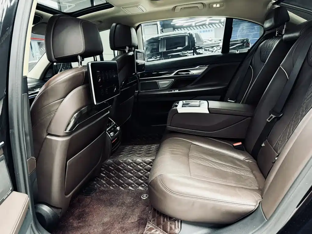 BMW 7 Series 2016 — фото 19