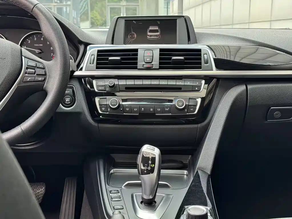 BMW 3 Series 2017 — фото 19