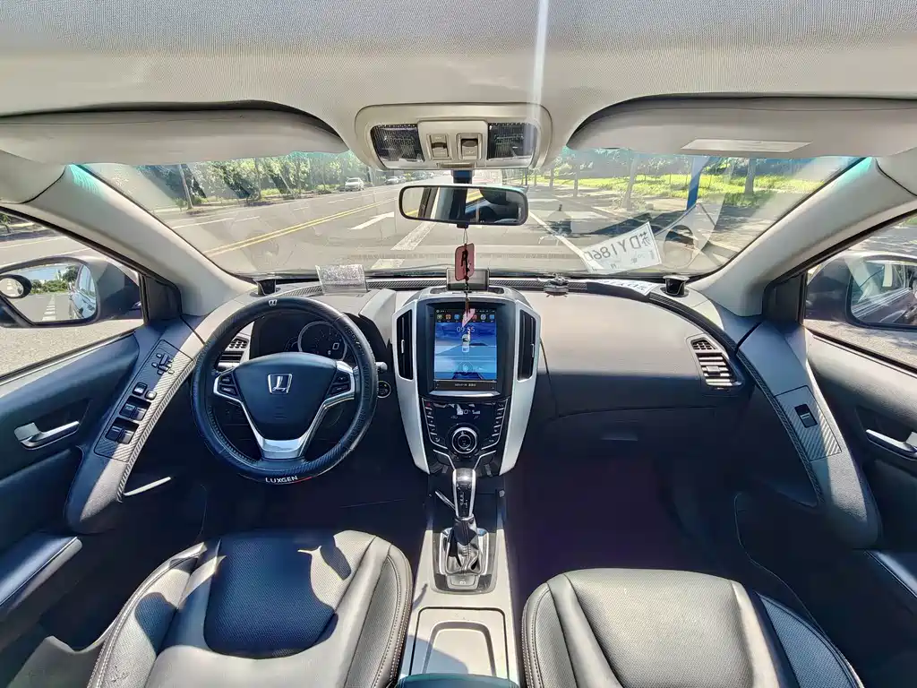 Luxgen You6 SUV 2014 — фото 12