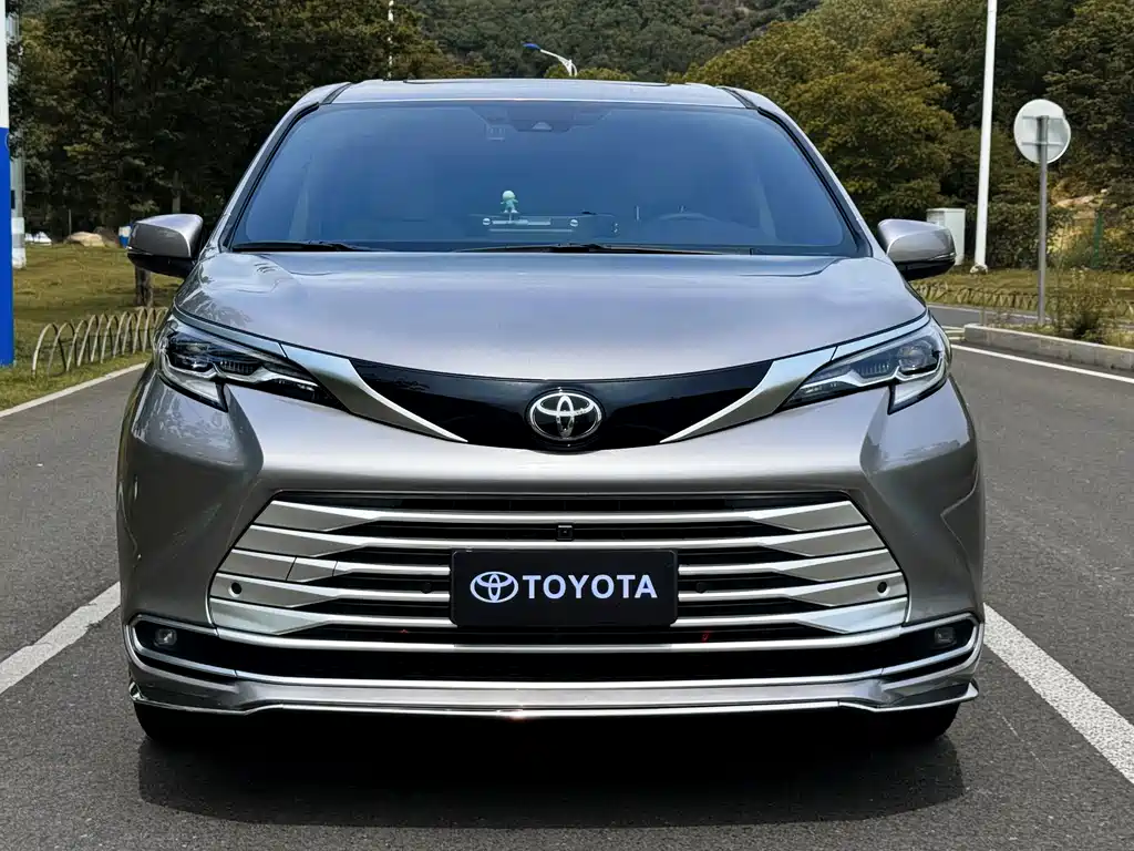 Toyota Sienna 2025 — фото 2