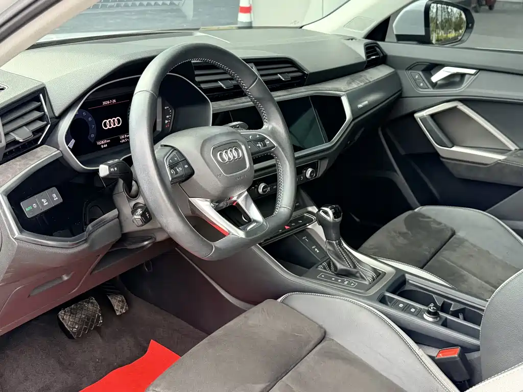 Audi Q3 2021 — фото 11