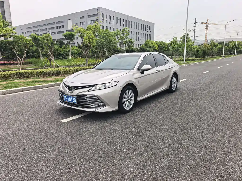 Toyota Camry 2018 — фото 1