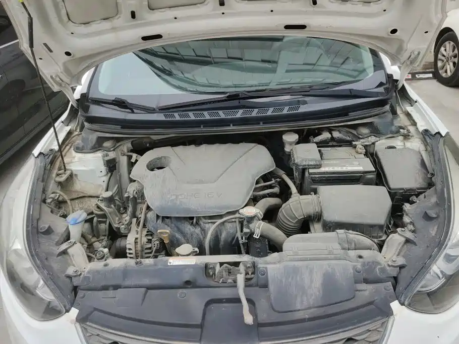 Hyundai Elantra 2016 — фото 10