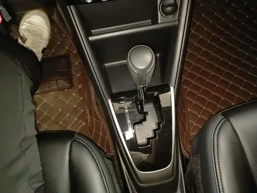 Toyota Yaris L 2019 — фото 14