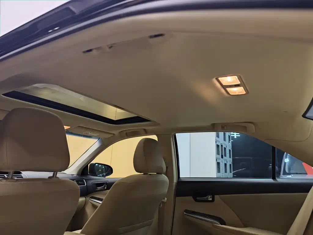 Toyota Camry 2016 — фото 25
