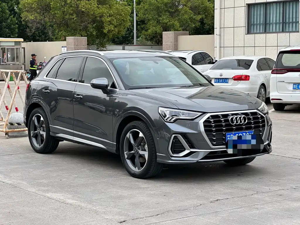 Audi Q3 2022 — фото 2