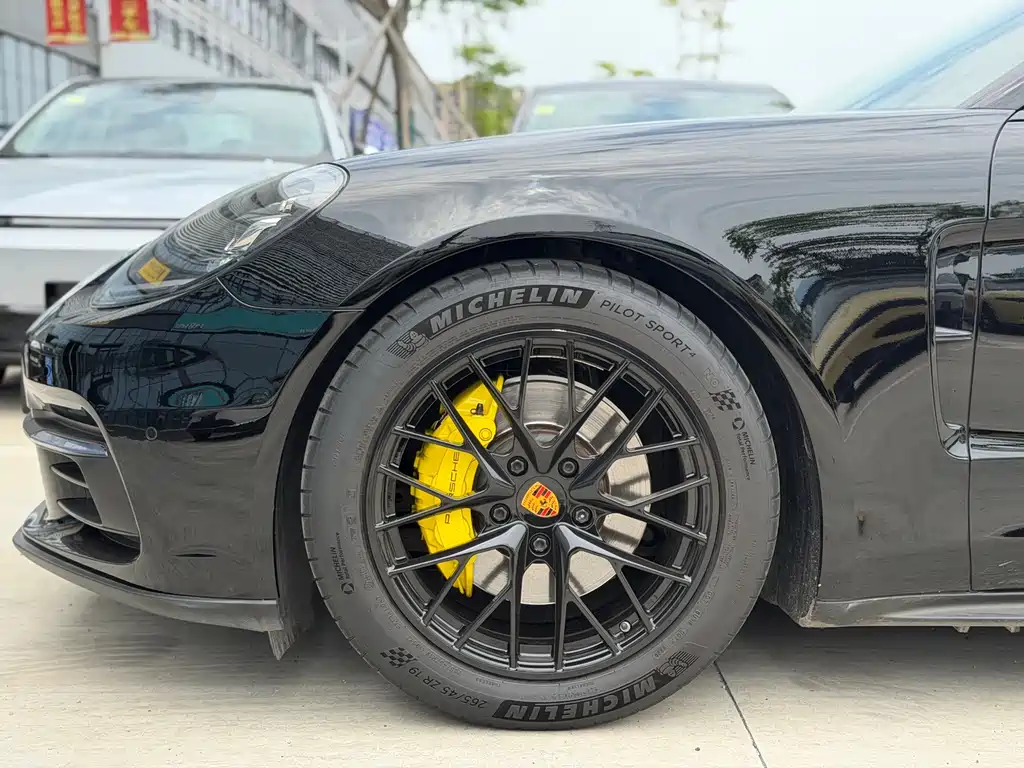 Porsche Panamera 2018 — фото 19
