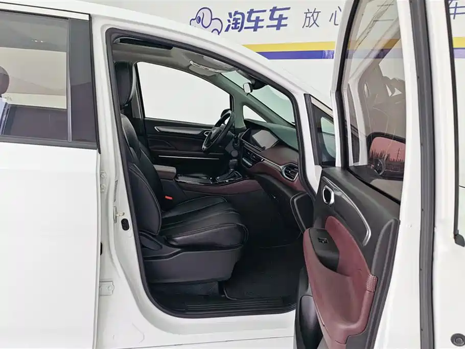 GAC Trumpchi M6 2023 — фото 8