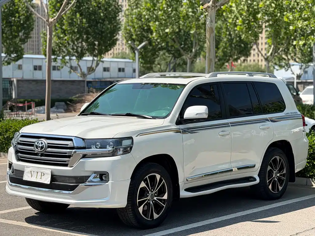Toyota Land Cruiser 2020 — фото 1
